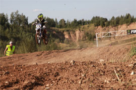 Pomoshchnik predsedatelya SK RF i upolnomochennaya po pravam rebenka nagradili yunyh gonshchikov8