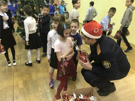 SU SKR po CHuvashii prishlo k podshefnym detyam vmeste s Dedom Morozom3