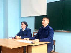 Prokurory razyasnili pervokursnikam CHGSKHA vred destruktivnogo povedeniya2