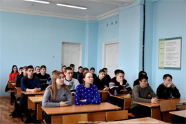 Prokurory razyasnili pervokursnikam CHGSKHA vred destruktivnogo povedeniya3