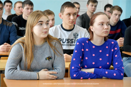 Prokurory razyasnili pervokursnikam CHGSKHA vred destruktivnogo povedeniya4