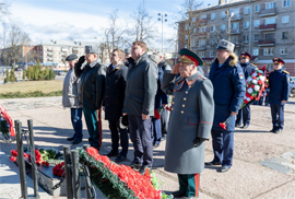 V Pskove po Doroge Pamyati v edinom stroyu shestvovali veterany i molodezh2
