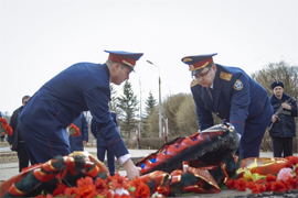 V Pskove po Doroge Pamyati v edinom stroyu shestvovali veterany i molodezh3