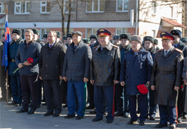 V Pskove po Doroge Pamyati v edinom stroyu shestvovali veterany i molodezh7