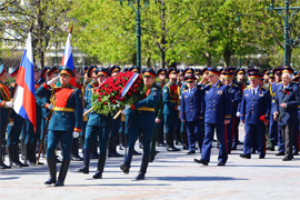 Ot Neizvestnogo soldata u Kremlevskoj steny zemlya gorodov geroev otpravilas v Brest19