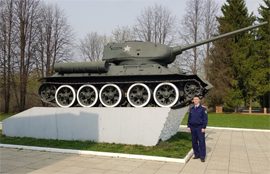 U sten Brestskoj kreposti budet i zemlya rasstrelyannyh yunyh podpolshchikov Lyudinova2