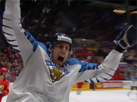 Final konchilsya na hokkejnom Attile