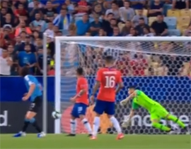 Masterskaya golova Kavani probila chetvertfinal s Peru10