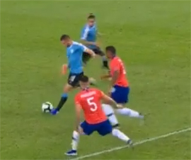 Masterskaya golova Kavani probila chetvertfinal s Peru4