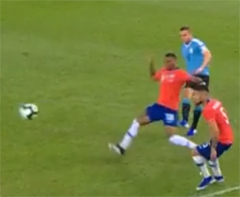 Masterskaya golova Kavani probila chetvertfinal s Peru5