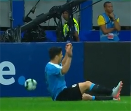 Osechka Suaresa vyvela Peru na Chili9