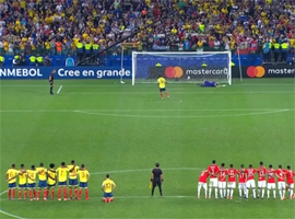 V polufinal s poslednim v matche udarom2