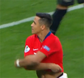 V polufinal s poslednim v matche udarom23