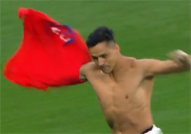 V polufinal s poslednim v matche udarom24