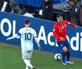 match Chili i Argentiny s udaleniem Messi31
