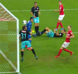 Lovchej udarit Tuna igroku i ne vidat plej offa Spartaku6