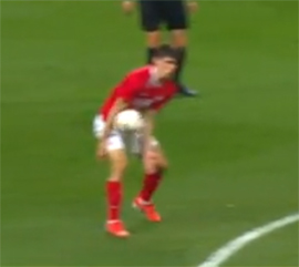 V lidery protisnulis troe4