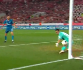 V lidery protisnulis troe6