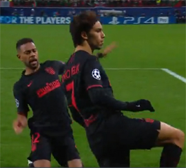 Mezh dvuh golov yavilsya lik3