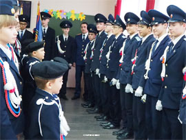 Sledovateli Kanashskogo mezhrajonnogo sledstvennogo otdela SU SKR po Chuvashi vruchili pogony kadetam2