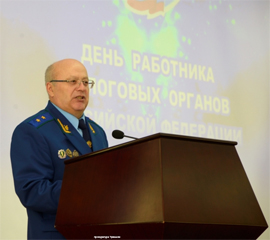 Prokuror Chuvashii Vasilij Poslovskij vystupaet u nalogovikov