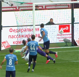 Futbolnoe spasenie podchas podstavlyaet plecho5