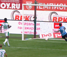 Futbolnoe spasenie podchas podstavlyaet plecho6