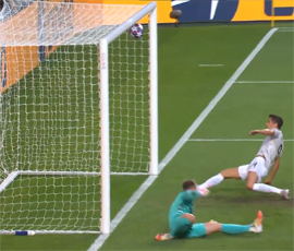 Bavariya sygrala pechali v setku Barsy16