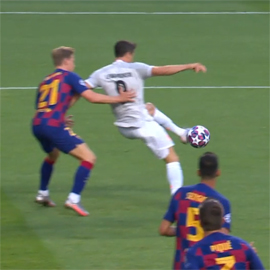 Bavariya sygrala pechali v setku Barsy2