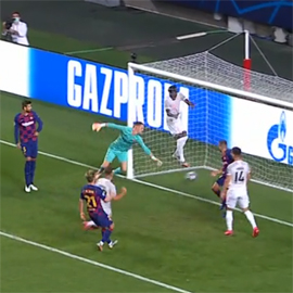 Bavariya sygrala pechali v setku Barsy20