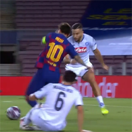 Velikolepnyj gol Messi Napoli4