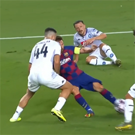 Velikolepnyj gol Messi Napoli5