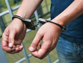 Figuranta zakovali v naruchniki