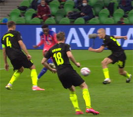 V nelepyj vecher myachi v Krasnodare zapolzali2