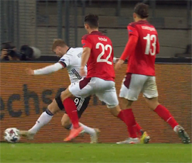 prinesshij nichyu tri tri sbornoj Germanii v igre so Shvejcariej gol Gnabri2