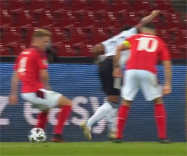 prinesshij nichyu tri tri sbornoj Germanii v igre so Shvejcariej gol Gnabri3