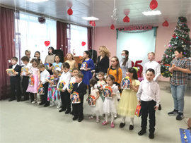 SU SKR po Chuvashii ustroilo novogodnij prazdnik podshefnym detyam