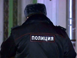 Policejskij v zimnem obmundirovanii