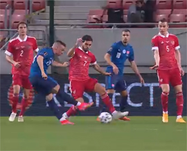 V shershavom futbole slovaki gladko vyigrali u rossiyan7