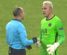 Kejlor Navas sporit s arbitrom