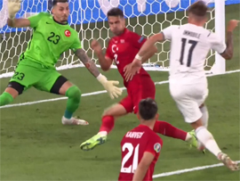 Italiya pokazala hozyajskij futbol6