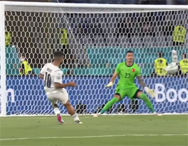 Italiya pokazala hozyajskij futbol8