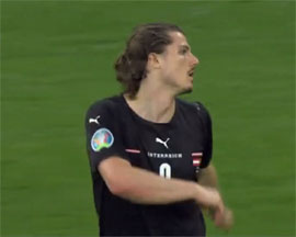 Marsel Zabitcer soorudil otlichnyj pas Konradu Lajmeru