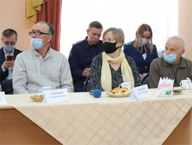 Na vstreche s bezhenzami iz donbassa2