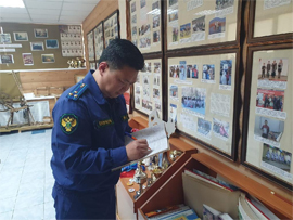 Evgenij Kim i prokurory navestili centr dlya detej sirot v CHeboksarah2