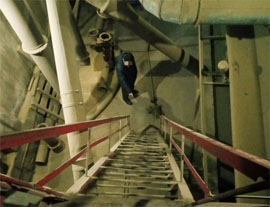 Rabotniza poluchila travmu v zehe