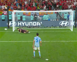 Yassin Bunu vyvel Marokko v chetvertfinal4