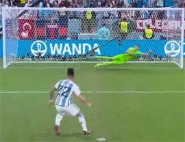 Lautaro martines zabivaet v serii penalty